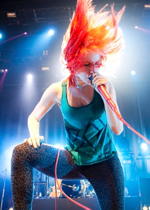 Hayley Williams se apresenta com o Paramore em São Paulo, em 2011